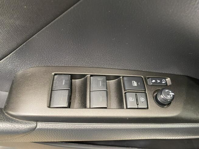 Toyota Camry 2.5 Hybrid Comfort CVT Sedan