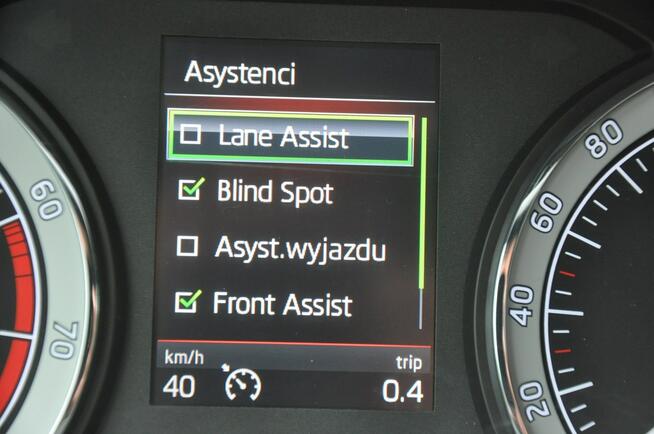 Škoda Karoq 1.5 TSI 150KM Szyberdach Asystenci Skóra Grzane fotele przód tył