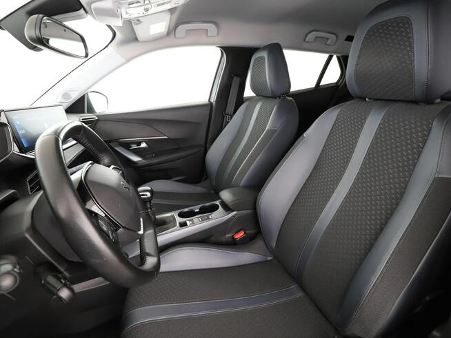 Peugeot 2008 virtual cocpit LED klima auto kamera i czujniki parkowania