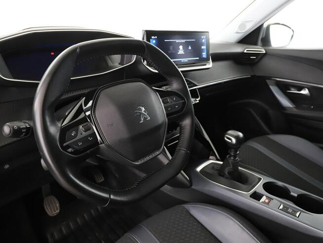 Peugeot 2008 virtual cocpit LED klima auto kamera i czujniki parkowania