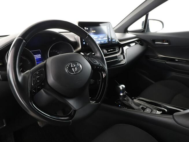 Toyota C-HR HEV automat klima auto grzane fotele czujniki parkowania