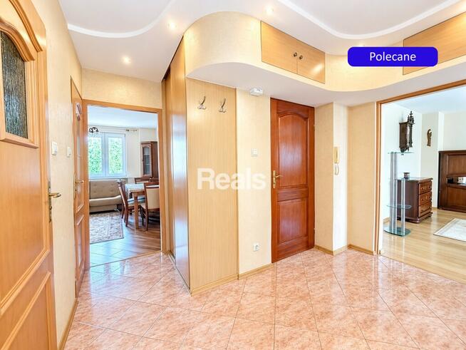 Przestronne, trzy pokoje do wprowadzenia.