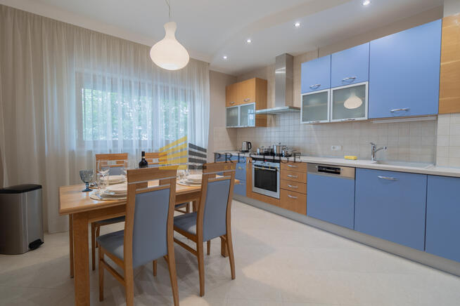 Mieszkanie 111 m², 4 pokoje, balkon, parking, rece