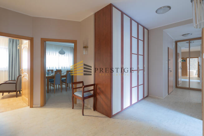 Mieszkanie 111 m², 4 pokoje, balkon, parking, rece