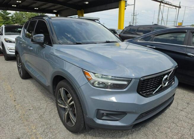 Volvo XC 40 R-Design / AWD / T5 / niski przebieg
