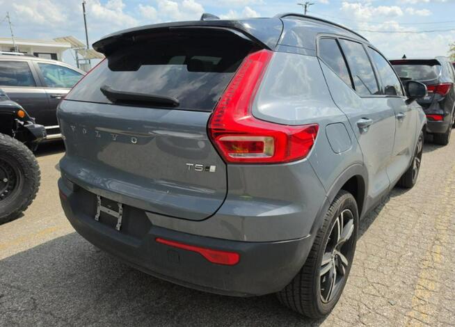 Volvo XC 40 R-Design / AWD / T5 / niski przebieg