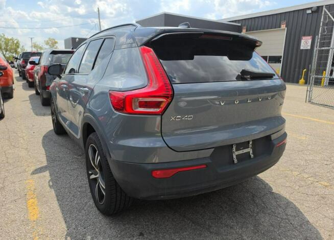 Volvo XC 40 R-Design / AWD / T5 / niski przebieg