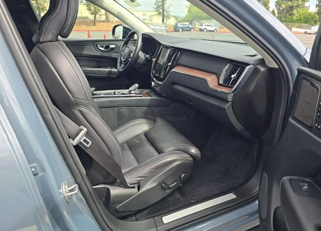 Volvo XC 60 Najbogatsza wersja wyposażenia Ultimate / AWD / B6