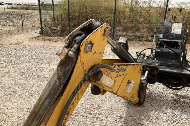 Ładowarka o sterowaniu burtowym Komatsu SK07J z 2001 roku