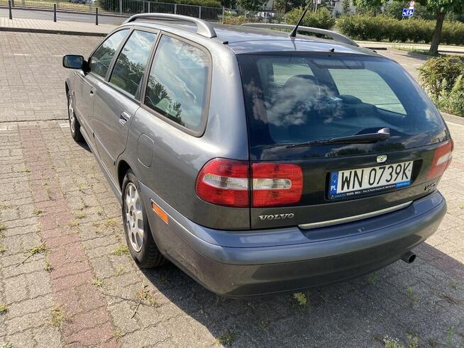 Volvo V40 1,8 benzyna 2004, którym jeździł Lewandowski