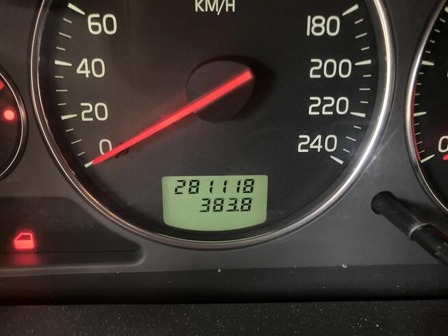 Volvo V40 1,8 benzyna 2004, którym jeździł Lewandowski