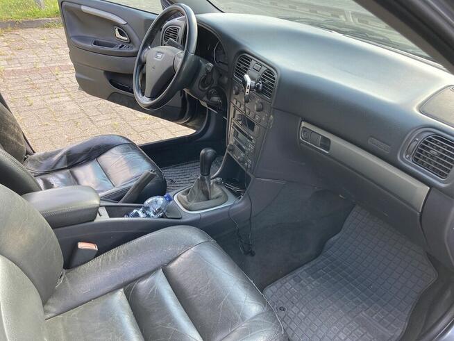 Volvo V40 1,8 benzyna 2004, którym jeździł Lewandowski