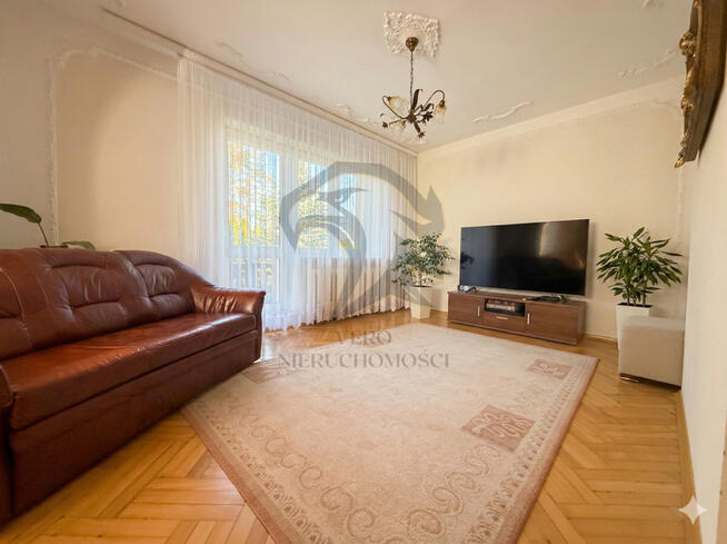 Architektoniczny kameleon 265m² przy granicy Łodzi