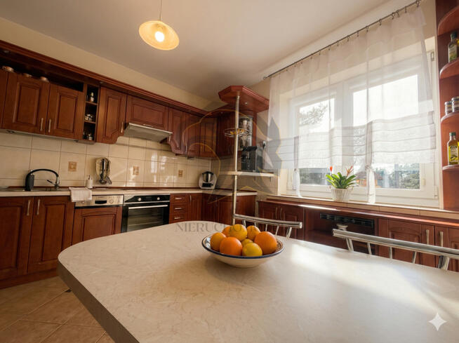 Architektoniczny kameleon 265m² przy granicy Łodzi