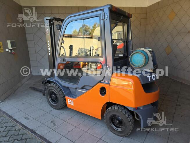 Wózek Widłowy TOYOTA 8FG25 , Kabina wolny skok TOYOTA 8FGF25