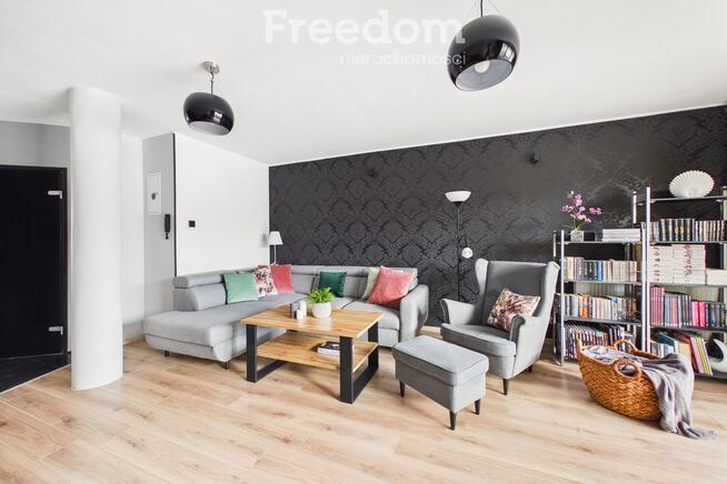 Komfortowe 60 m² z dużym balkonem.