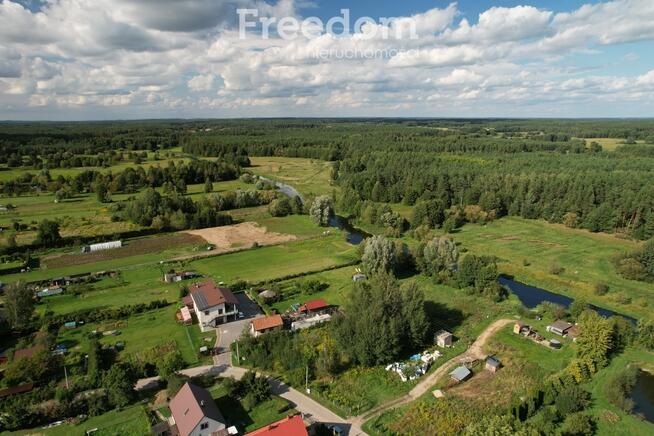 Działka z linią brzegową rzeki i warunkami