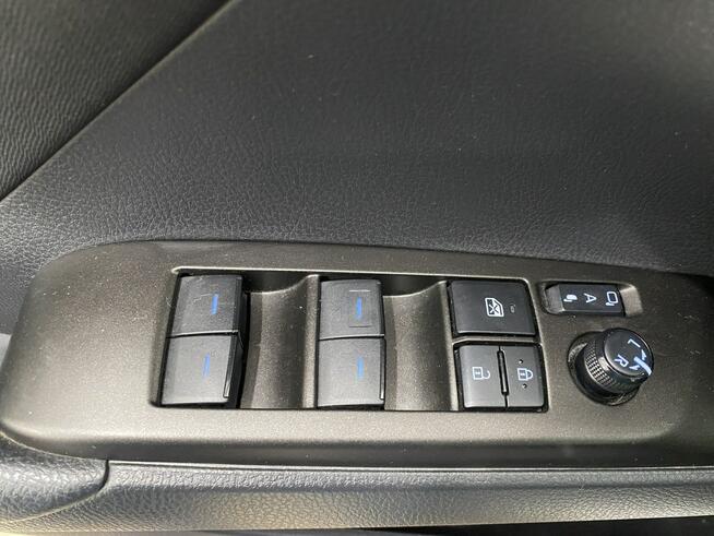 Toyota Camry 2.5 Hybrid Comfort CVT Sedan