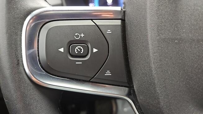 Volvo XC 40 B3 Plus Dark aut ! Z Polskiego Salonu ! Faktura VAT !