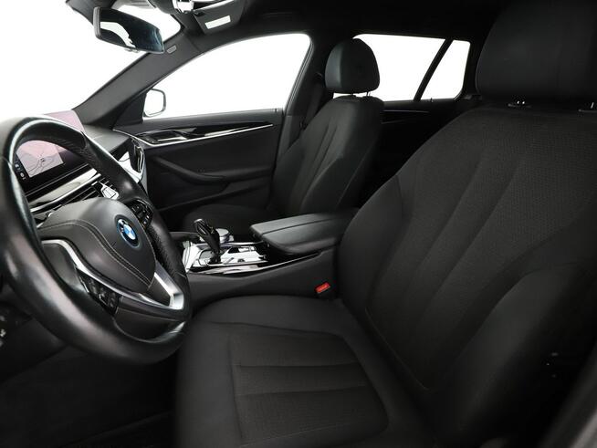 BMW 530 automat full LED navi virtual cocpit kamery auto klima grzane fotele p