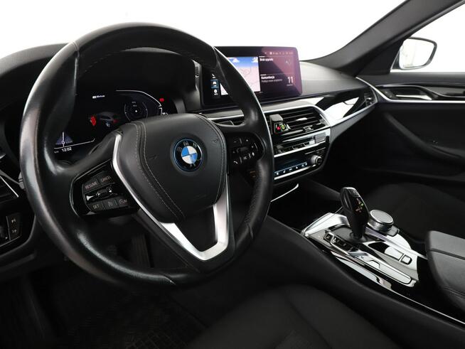 BMW 530 automat full LED navi virtual cocpit kamery auto klima grzane fotele p