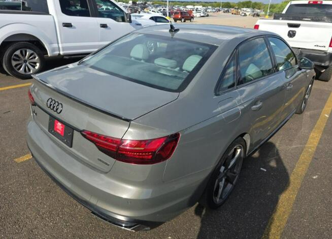 Audi A4 Premium Plus / Quattro / S-Line