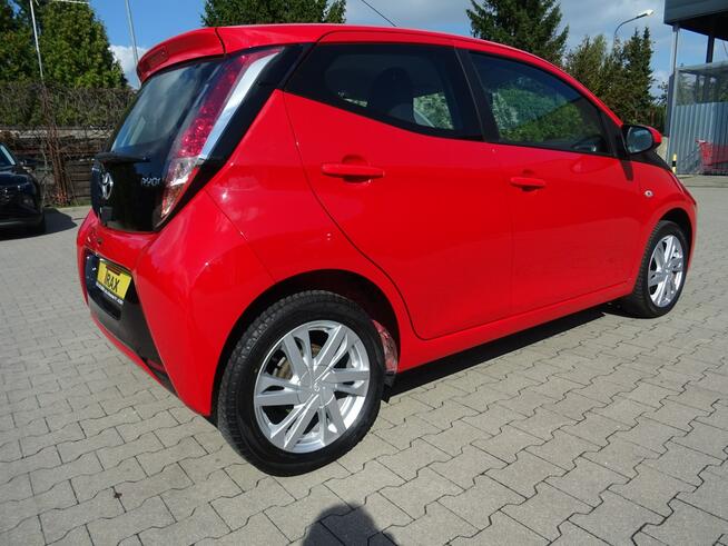 Toyota Aygo Niezawodny i ekonomiczny samochód z niskim przebiegiem.