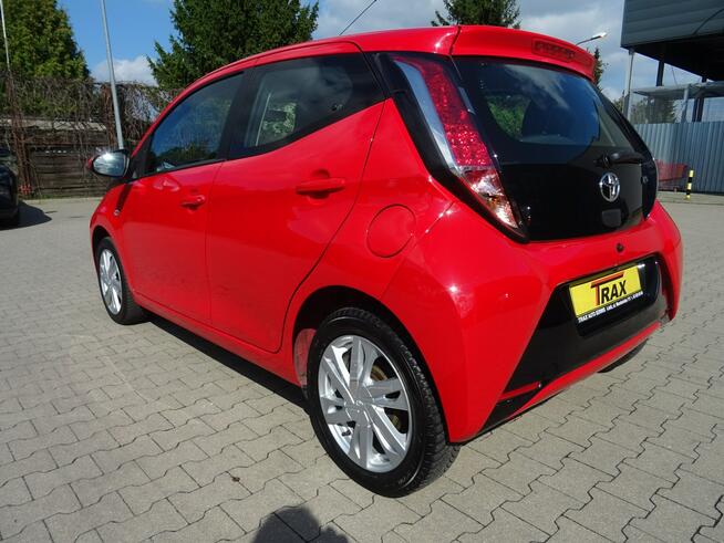 Toyota Aygo Niezawodny i ekonomiczny samochód z niskim przebiegiem.