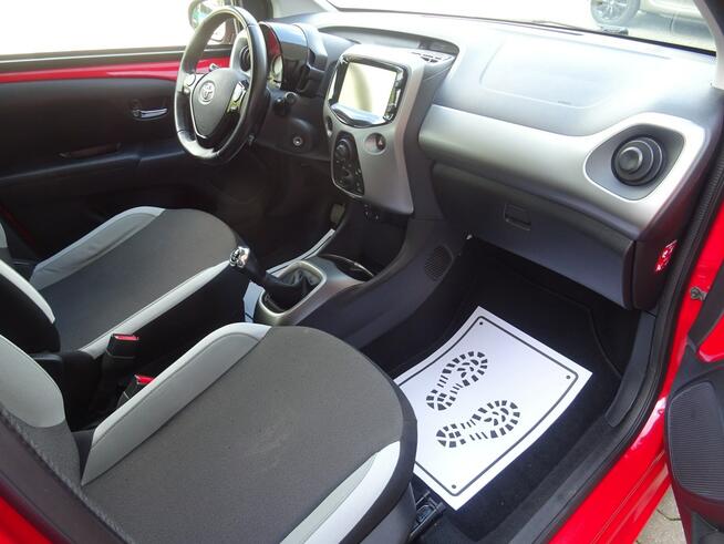 Toyota Aygo Niezawodny i ekonomiczny samochód z niskim przebiegiem.