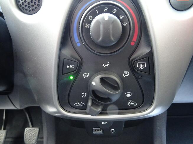 Toyota Aygo Niezawodny i ekonomiczny samochód z niskim przebiegiem.