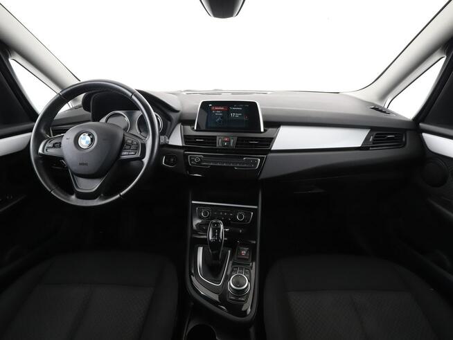 BMW 218 4x4 automat full LED el. sterowane i grzene fotele navi klima auto kam