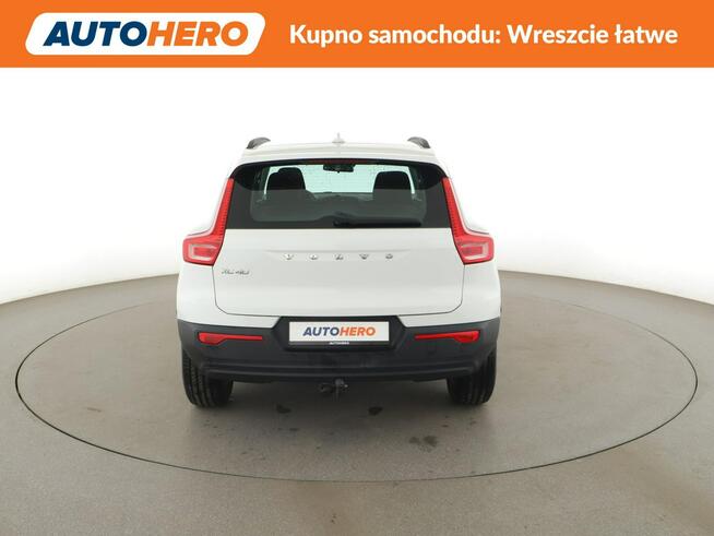 Volvo XC 40 full led automat virtual auto klima navi kamera grzane fotele hak