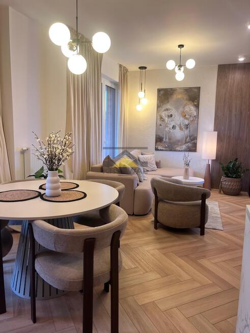 Apartament 93,5 m² z ogródkiem i 2 miejscami post.