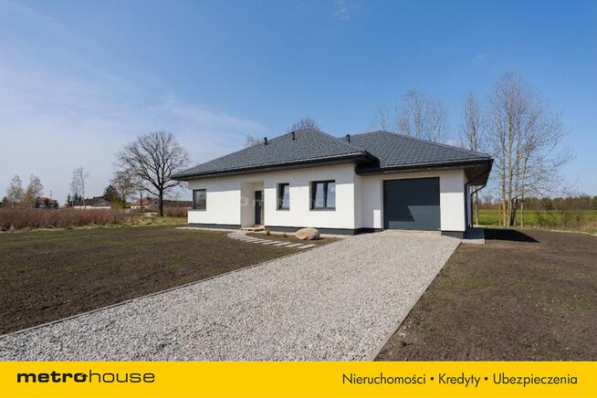 Dom parterowy wolnostojący - z kominkiem