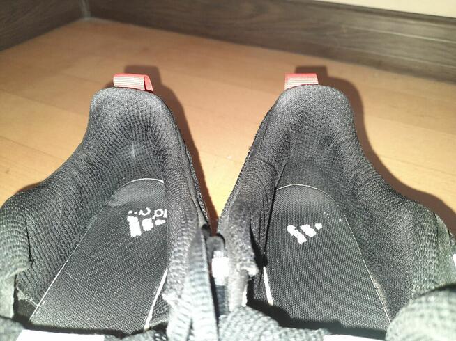 Buty sneakersy Adidas Racer TR23 r. 42 26.5cm IG7323 czarne
