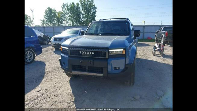 Toyota Land Cruiser Bogata wersja wyposażenia / AWD / niski przebieg
