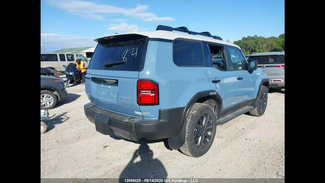 Toyota Land Cruiser Bogata wersja wyposażenia / AWD / niski przebieg