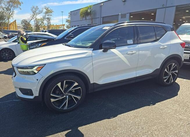 Volvo XC 40 R-Design / AWD / T5 / niski przebieg