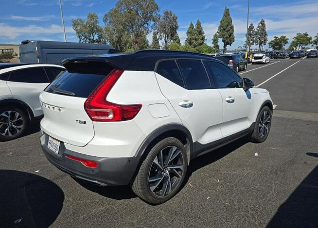 Volvo XC 40 R-Design / AWD / T5 / niski przebieg