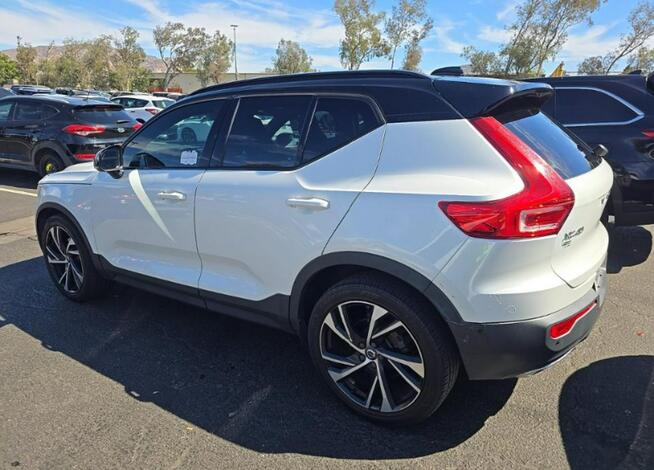 Volvo XC 40 R-Design / AWD / T5 / niski przebieg