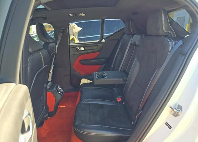 Volvo XC 40 R-Design / AWD / T5 / niski przebieg