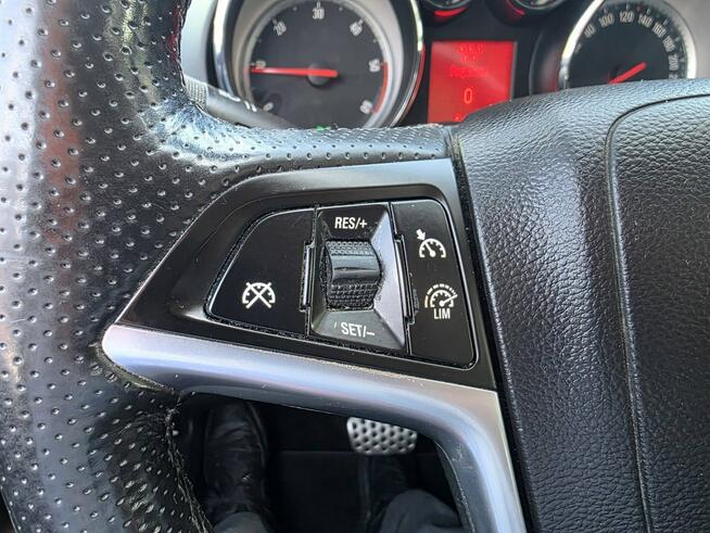 Opel Zafira 2.0 CDTI 165 KM, Bi-Xenon, LED, Alufelgi, Klima, Grzane Fotele, Hak