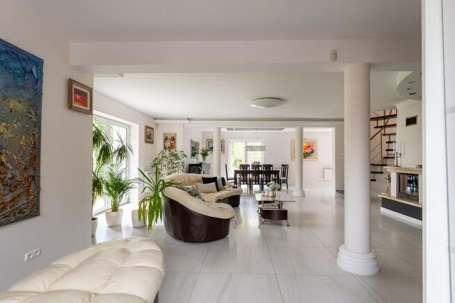 Dom dla rodziny pod Warszawą | 190 m², ogród 1073 m², kolej