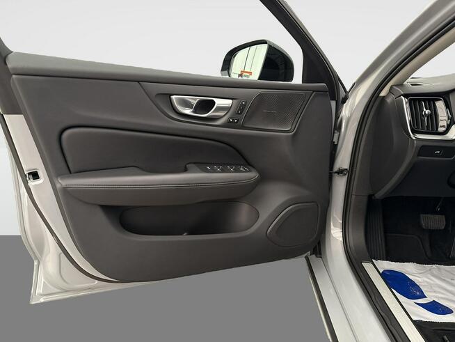 Volvo V60 2,0 B4 Mild Hybrid 197+14KM (197 KM) Plus Dark Salon PL Faktura VAT