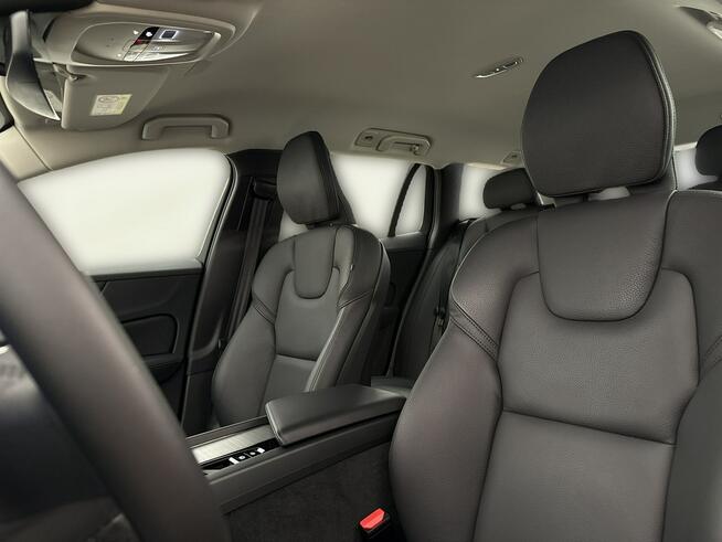 Volvo V60 2,0 B4 Mild Hybrid 197+14KM (197 KM) Plus Dark Salon PL Faktura VAT
