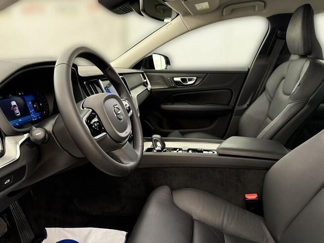 Volvo V60 2,0 B4 Mild Hybrid 197+14KM (197 KM) Plus Dark Salon PL Faktura VAT