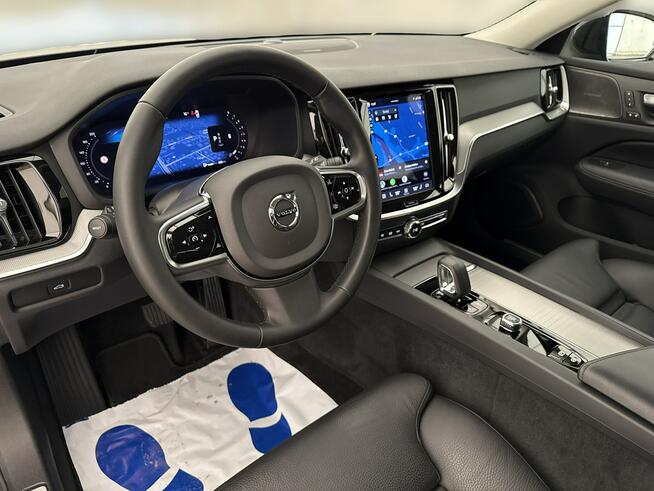 Volvo V60 2,0 B4 Mild Hybrid 197+14KM (197 KM) Plus Dark Salon PL Faktura VAT