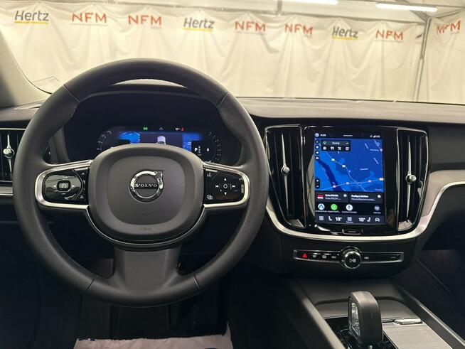 Volvo V60 2,0 B4 Mild Hybrid 197+14KM (197 KM) Plus Dark Salon PL Faktura VAT