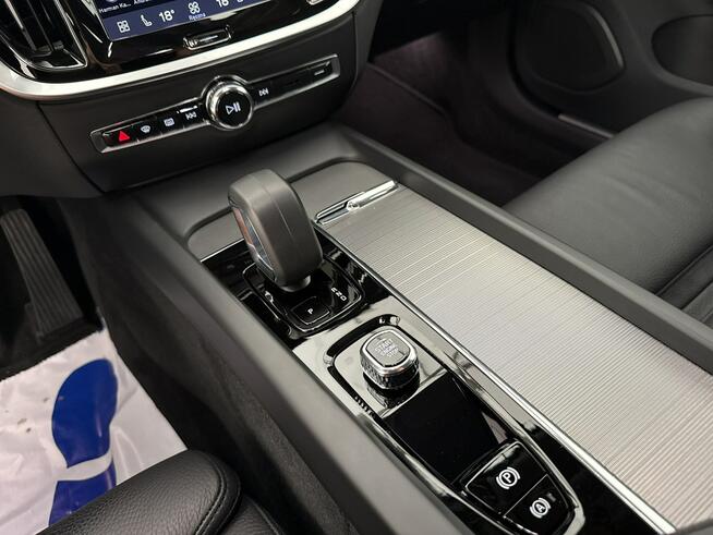 Volvo V60 2,0 B4 Mild Hybrid 197+14KM (197 KM) Plus Dark Salon PL Faktura VAT