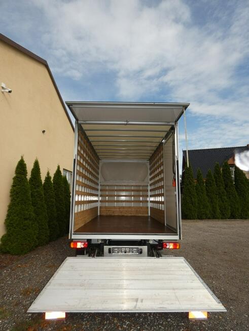 Renault Master kontener winda 750 kg drzwi boczne 3 miejsca